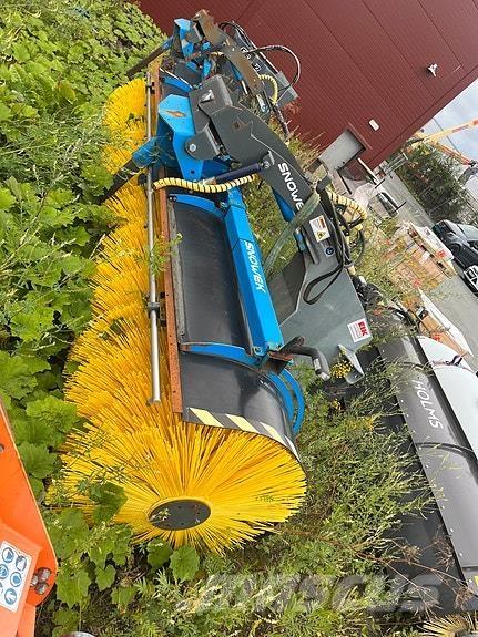 Snowek AH 330 Kita kelių ir sniego technika