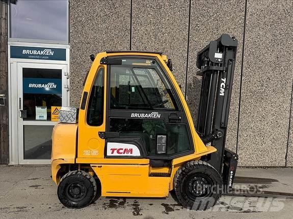 TCM FD25 Dyzeliniai krautuvai