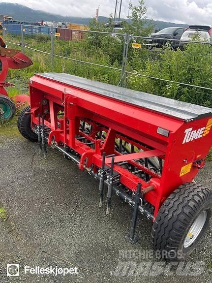 Tume CK3000 Mineralinių trąšų barstytuvai