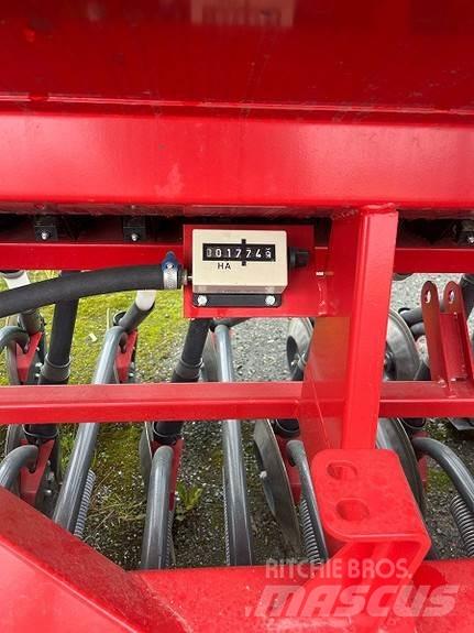 Tume CK3000 Mineralinių trąšų barstytuvai