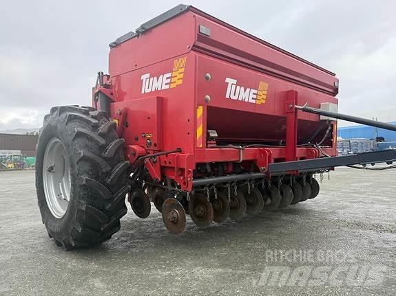 Tume HKL 2500 Mėšlo barstytuvai