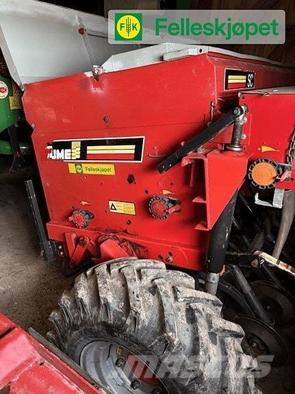 Tume kl 2500 Mėšlo barstytuvai