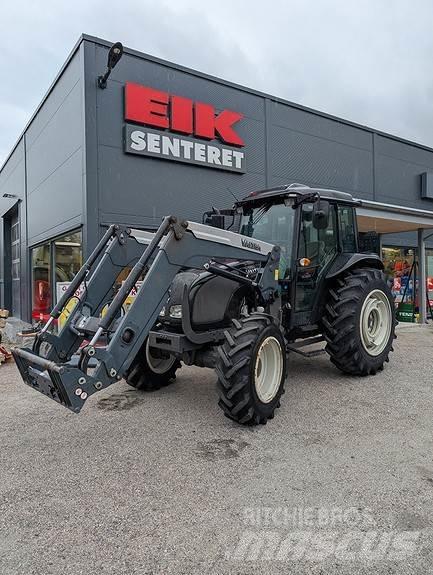 Valtra A83 Traktoriai