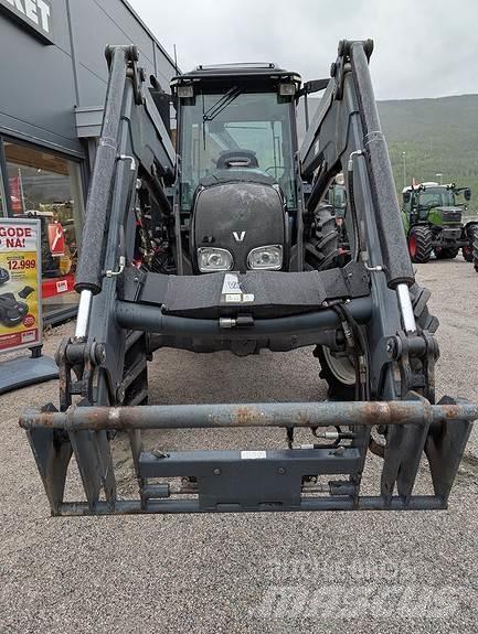 Valtra A83 Traktoriai