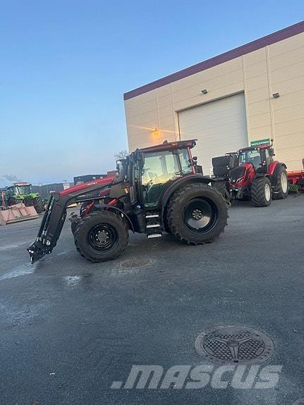 Valtra G135 Versu Traktoriai