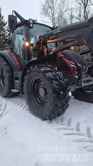 Valtra G135A Traktoriai