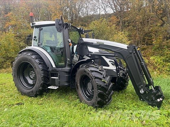 Valtra G135A Traktoriai