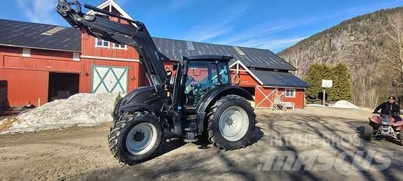 Valtra N135 Traktoriai