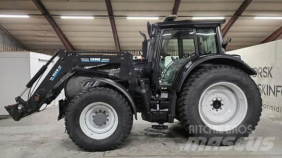 Valtra T182 Traktoriai