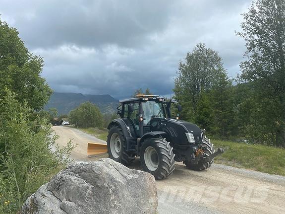 Valtra T203 Traktoriai
