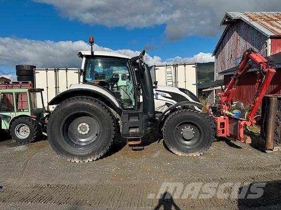 Valtra T214 Versu Traktoriai