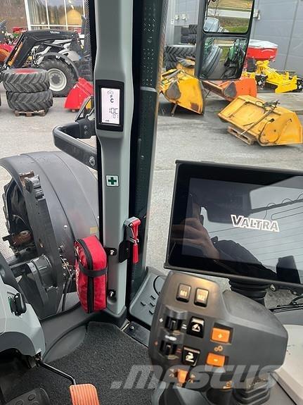 Valtra T234D Traktoriai