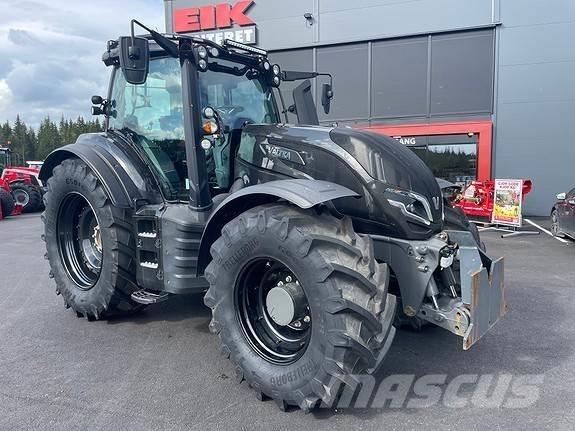 Valtra T235 Traktoriai