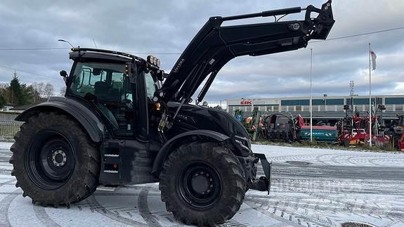 Valtra T235 Traktoriai