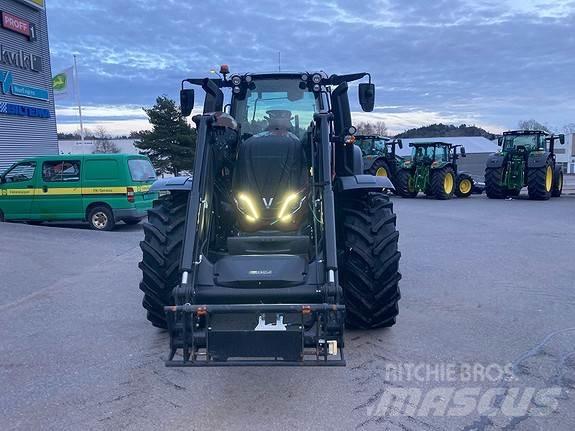 Valtra T235 Traktoriai