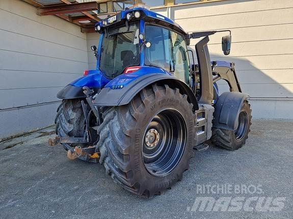 Valtra T235 Traktoriai