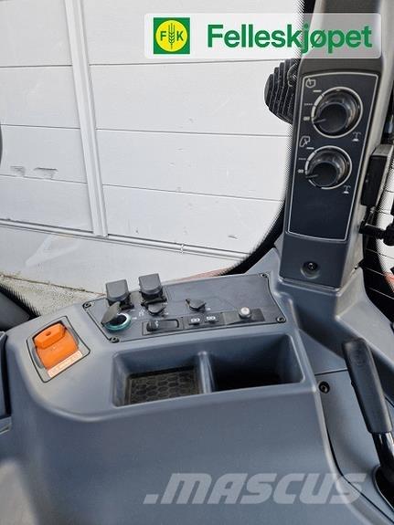 Valtra T235 Traktoriai