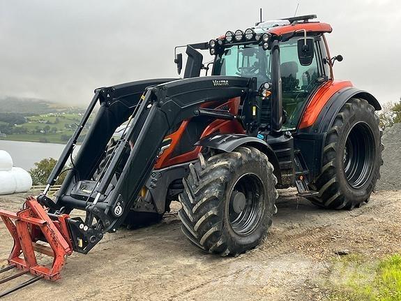 Valtra T235D Traktoriai