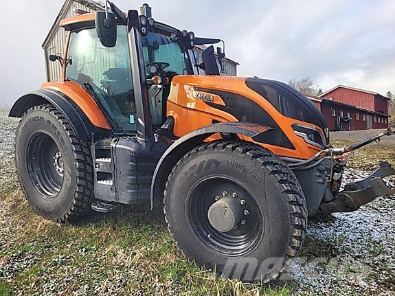 Valtra T255 Traktoriai