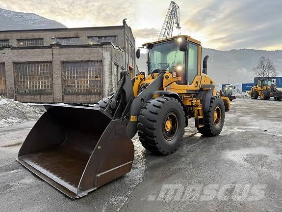 Volvo L70G Naudoti ratiniai krautuvai