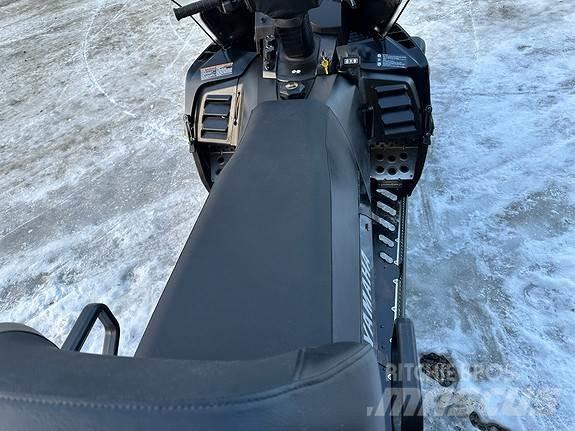 Yamaha Viking 5 Sniegaeigiai