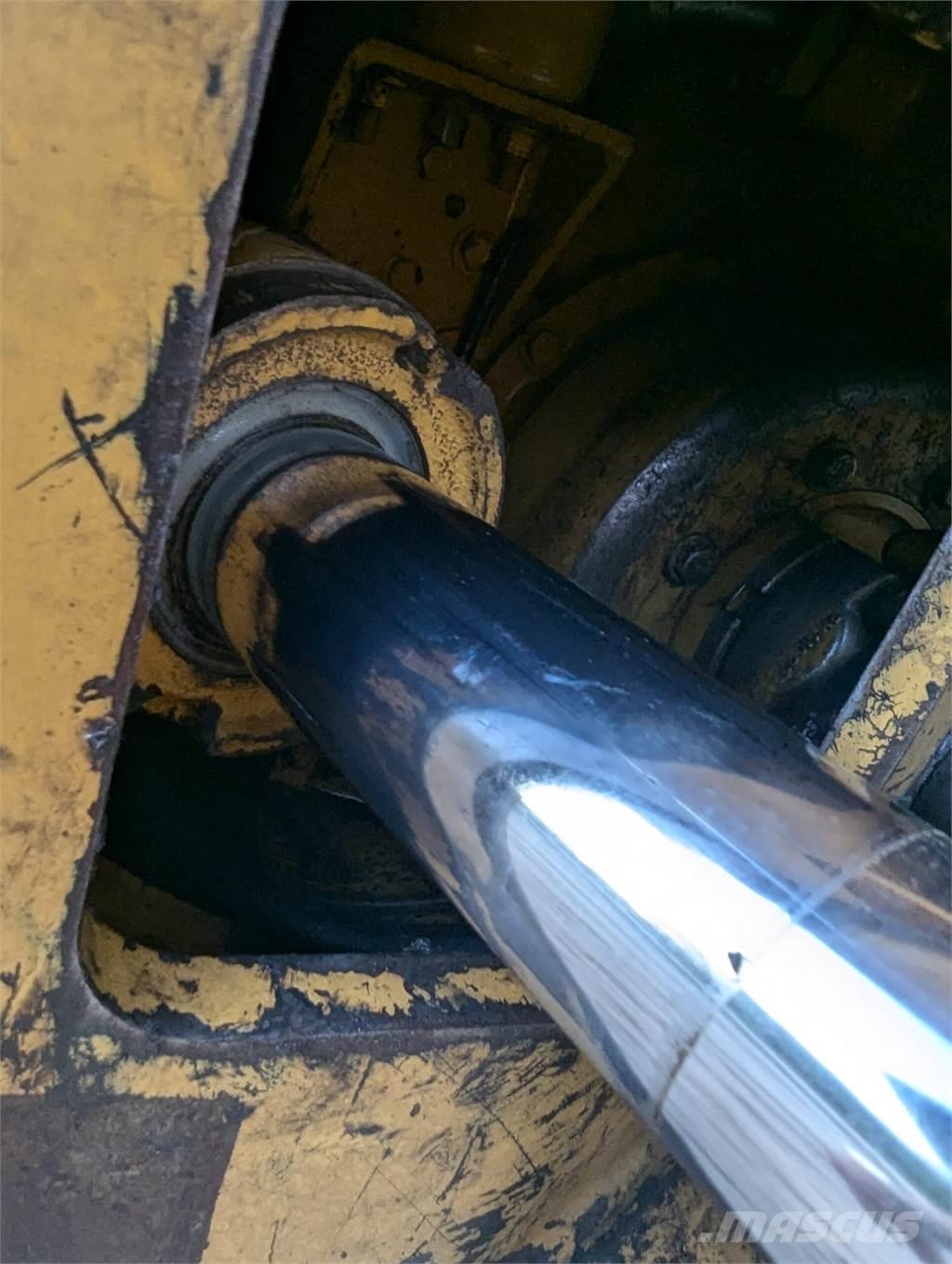 CAT 525C Miško technika - Kita
