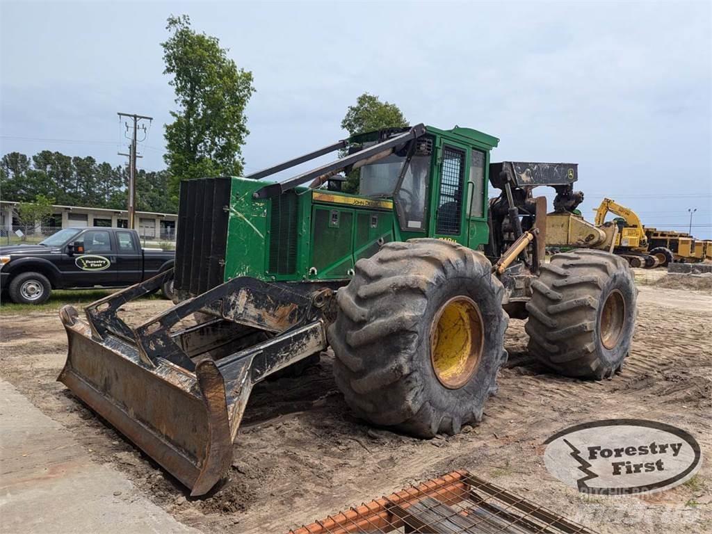 John Deere 748H Skiedrovežiai