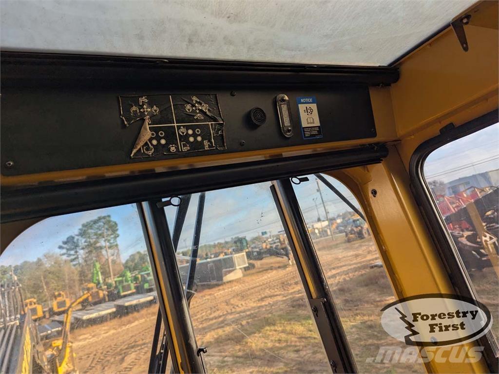 Tigercat 234B Strėliniai krautuvai