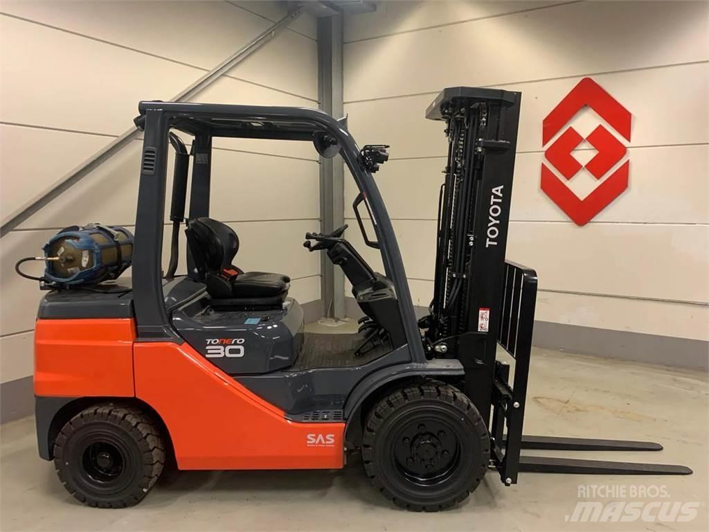 Toyota 02-8FGF30 LPG (dujiniai) krautuvai