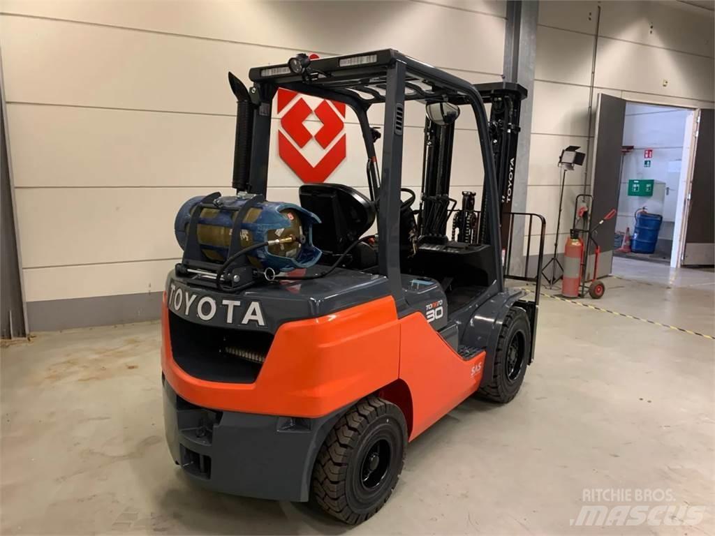 Toyota 02-8FGF30 LPG (dujiniai) krautuvai