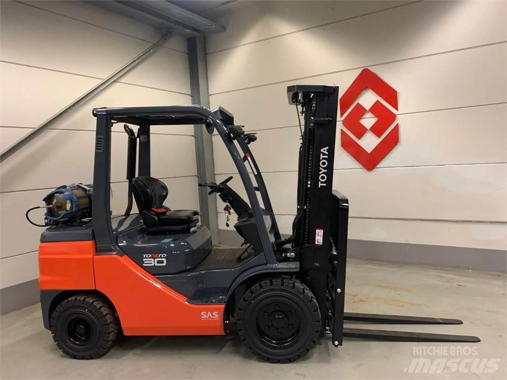 Toyota 02-8FGF30 LPG (dujiniai) krautuvai