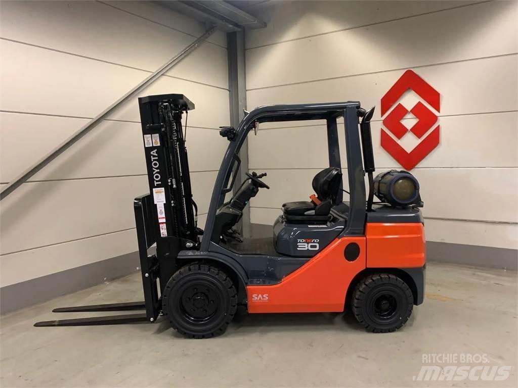 Toyota 02-8FGF30 LPG (dujiniai) krautuvai