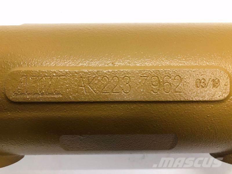 CAT C15 Transportas - Kita