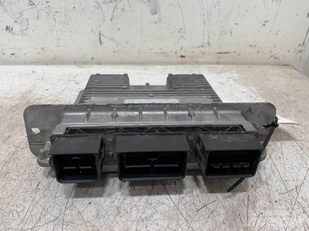 Ford F-550 Kabinos ir salonai
