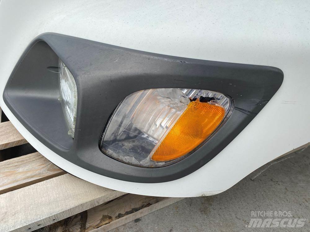 Hino 238 Kabinos ir salonai