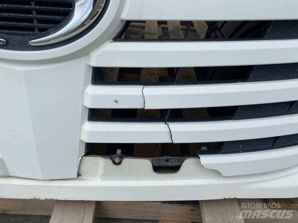 Hino 238 Kabinos ir salonai