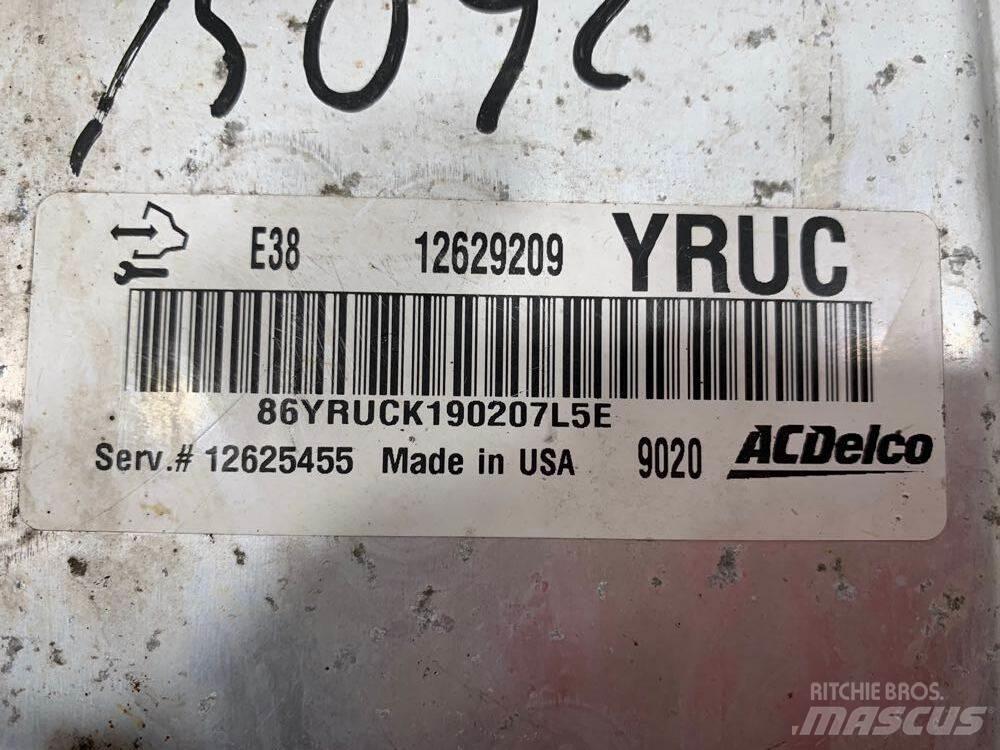 Isuzu NPR Kabinos ir salonai