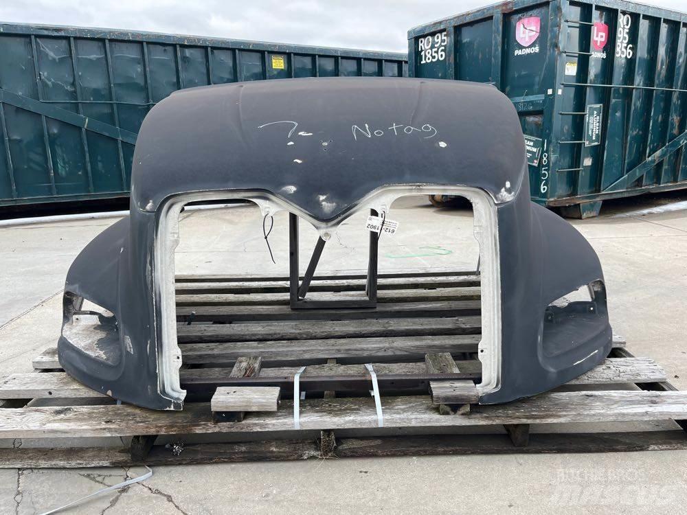 Mack CX Kabinos ir salonai
