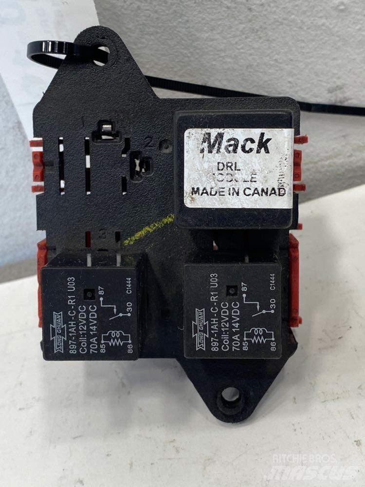 Mack GU Kabinos ir salonai