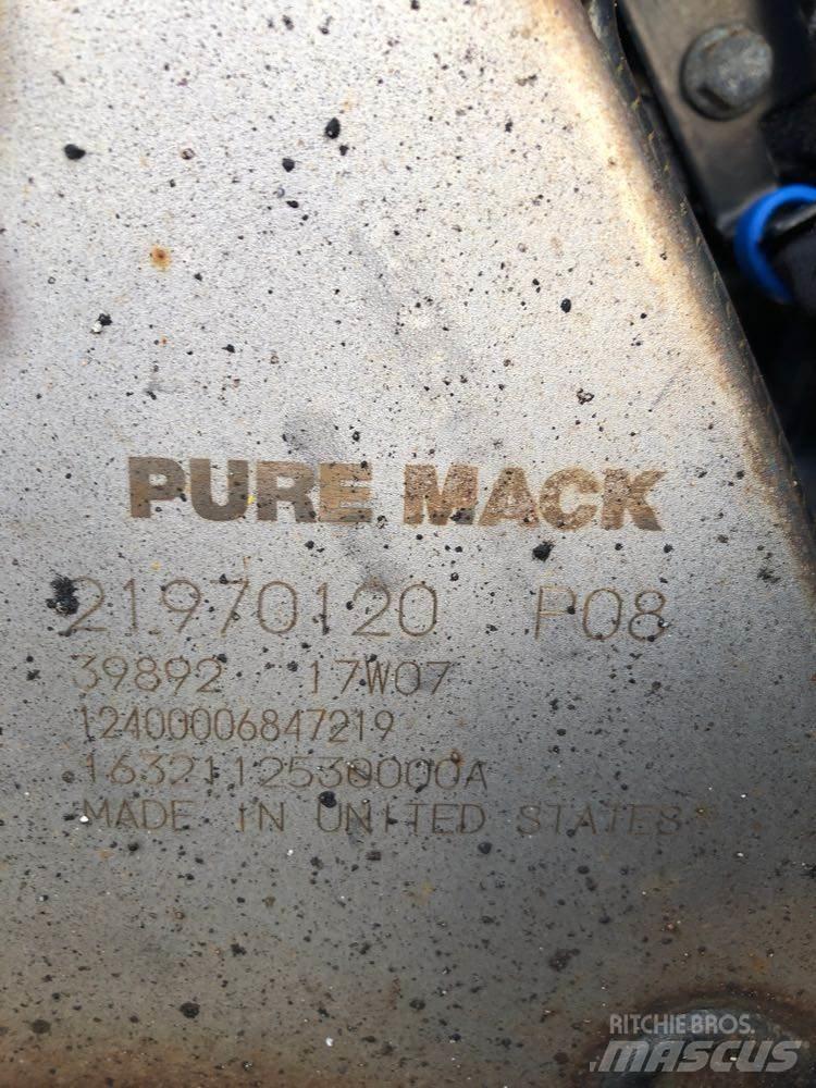 Mack MP7 Transportas - Kita