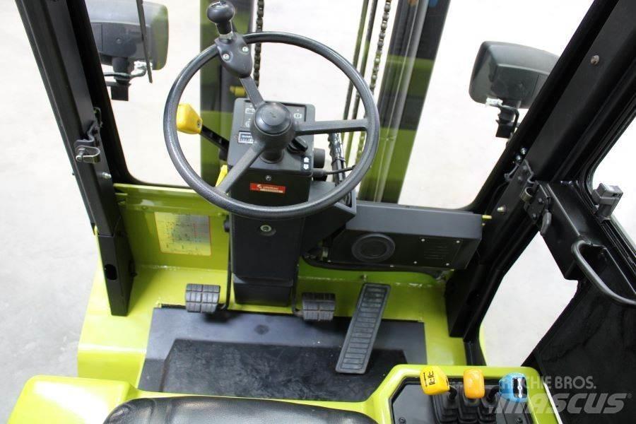 Clark DPM 30 Dyzeliniai krautuvai