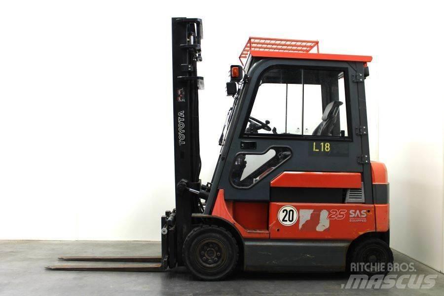 Toyota 7FBM25 Elektriniai šakiniai krautuvai