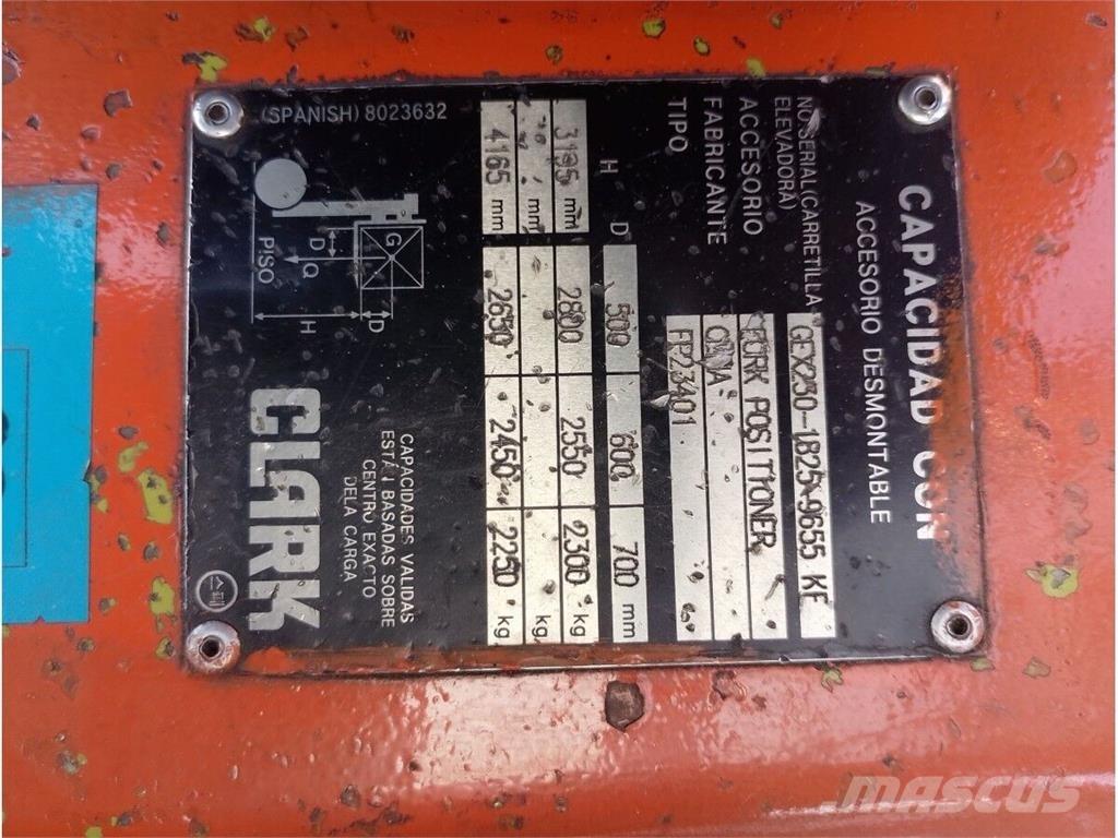 Clark GEX30 Elektriniai šakiniai krautuvai