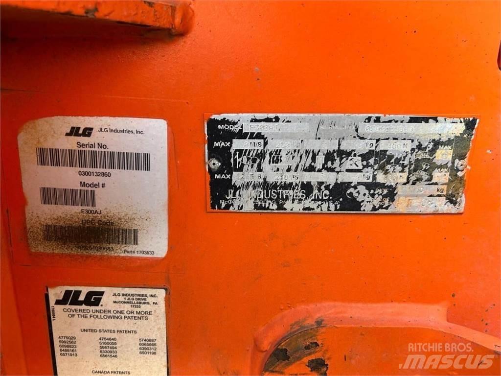 JLG E300AJ Alkūniniai keltuvai