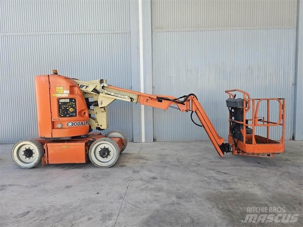 JLG E300AJP Alkūniniai keltuvai