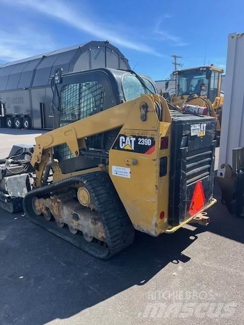 CAT 239D Naudoti vilkikai