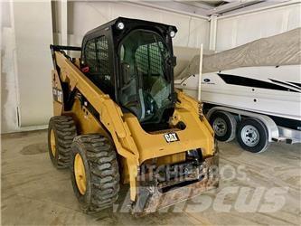 CAT 272D2 Krautuvai su šoniniu pasukimu