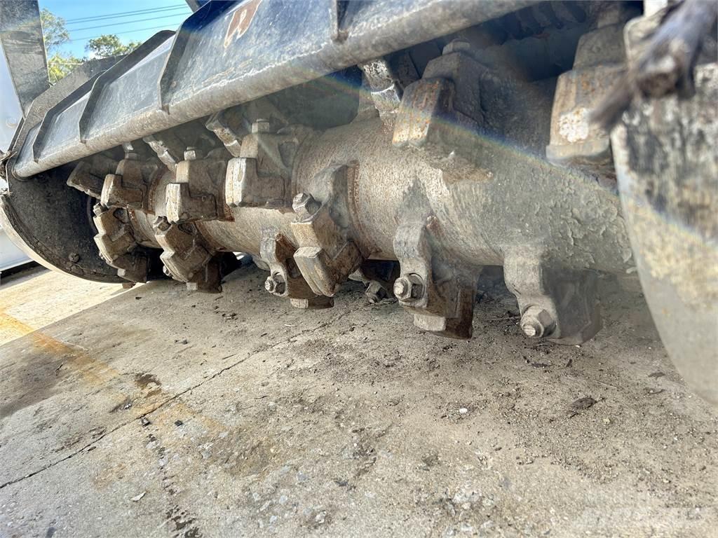 CAT 299D3 Krautuvai su šoniniu pasukimu