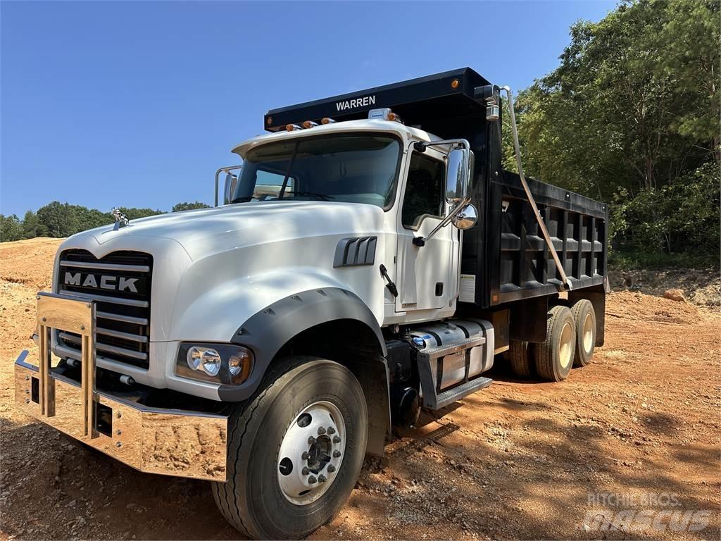 Mack GR64F Kita