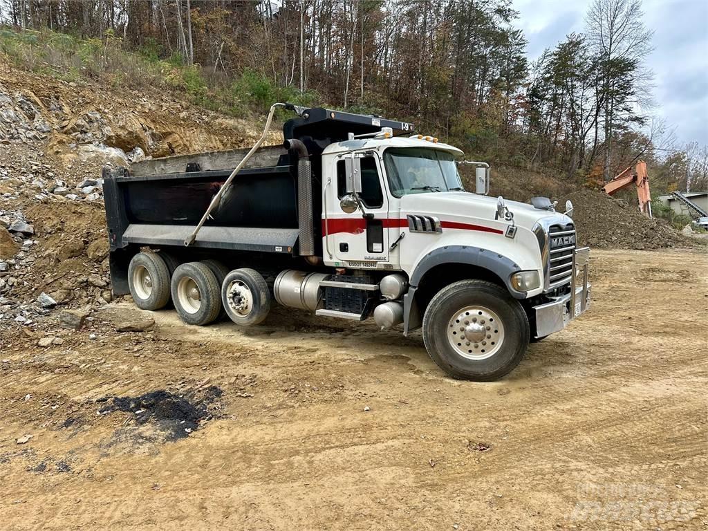 Mack GU713 Savivarčių priekabų vilkikai